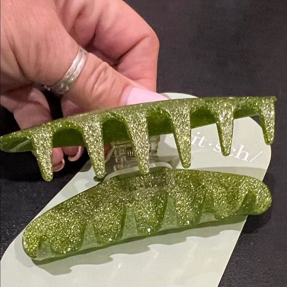 Kitsch | Elf Green Glitter Claw Clip - Picture 5 of 5
